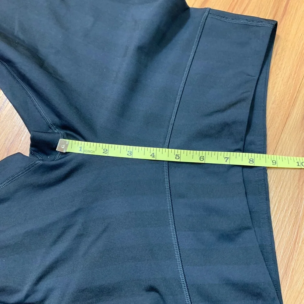 Lululemon Black Ghost Stripes Cropped Leggings - Picture 7 of 8